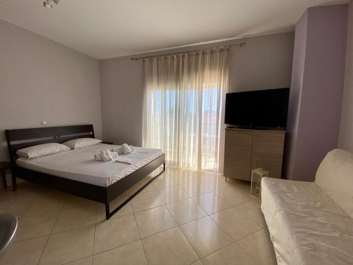 Nikludin Suites & Studios Laganas Exteriör bild