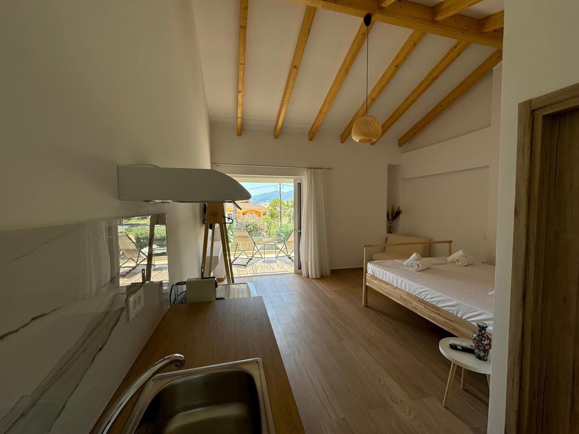 Nikludin Suites & Studios Laganas Exteriör bild